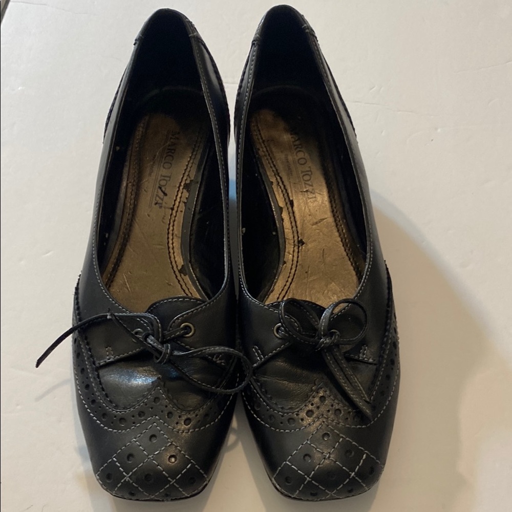 Elegant Black Quilted Leather Loafers Kitten Heeled with Bow